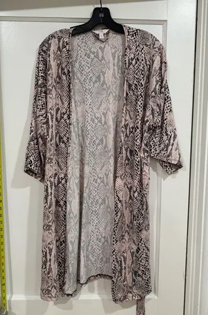 Secret Treasures Pink & Black Leopard Print Kimono thumbnail 1