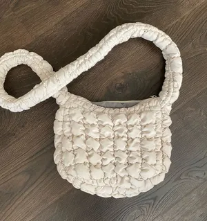 Wild Fable Cream Puffy Quilted Nylon Zip Purse thumbnail 1