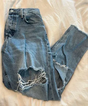 Lightwash distressed jeans thumbnail 9