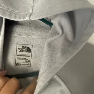 The‎ North Face Women’s Gray FlashDry Hoodie Size M Lightweight Fleece Pullover thumbnail 5
