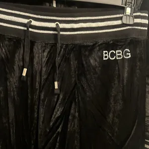 BCBG Max Azria BLACK VELVET BLING SILVER STUD DRAGON & LOGO HOODIE & CROPPED PANTS SET NWT thumbnail 11