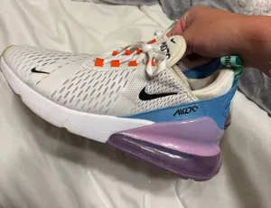 Nike 270 Air Max Shoes Women’s thumbnail 1