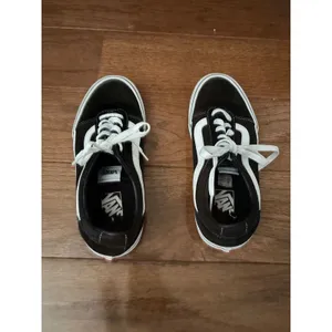 Vans Old Skool Black White Low Top Suede Canvas Skate‎ Shoes Womens 7.5 thumbnail 4