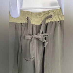 Hiking pants Size 26 thumbnail 4