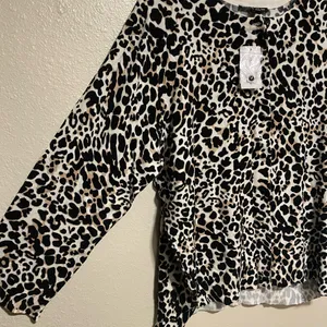 Cable & Gauge Leopard Print Button Front Top | Long Sleeve Knit Blouse XL thumbnail 4