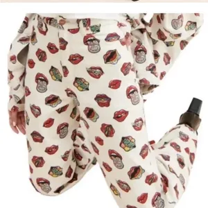 Wrangler Barrel 652 high rise read my lips Rolling Stones jeans. Size 30x31 thumbnail 4