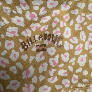 Billabong Leopard Print Bike Shorts Women's S P‎ Gold White Pink Athletic thumbnail 4