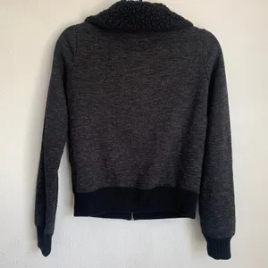 Abercrombie & Fitch Sherpa Collared Fleece‎ Lined Full Zip Jacket in Dark Gray thumbnail 2