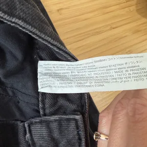 Zara Black High Rise Ankle Length Classic Mom Fit Jeans Size 4/36‎ thumbnail 2