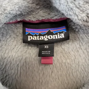 Patagonia Womens Re-Tool‎ Snap-T Fleece Pullover Grey Pink XS 25443 FA19 thumbnail 4