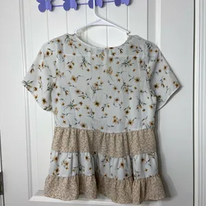 NWOT Paper‎ Crane women’s tan cream floral tiered ruffle blouse XS thumbnail 6
