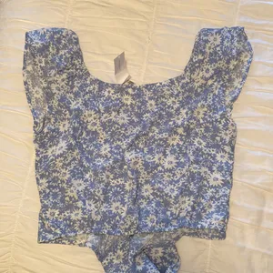 American Eagle top thumbnail 2