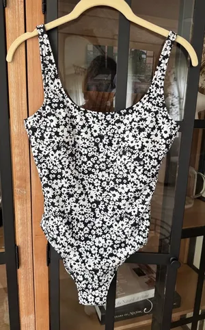NEW Victoria’s Secret PINK one piece swimsuit scoop back daisy floral print thumbnail 1