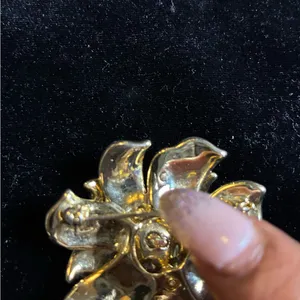 Vintage 1970s Contemporary Style Liz Claiborne Diamante Floral Pin thumbnail 4