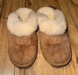 Ugg slippers thumbnail 1