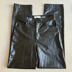 Abercrombie & Fitch High Rise 90s Straight Vegan Black Leather Pant thumbnail 3