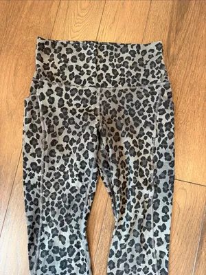Lululemon InStill High-Rise Tight 25” ThreeD Leopard Gray Size 10 - C71-010 thumbnail 2