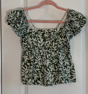 Abercrombie & Fitch green floral puff sleeve ruched crop top NWOT thumbnail 1