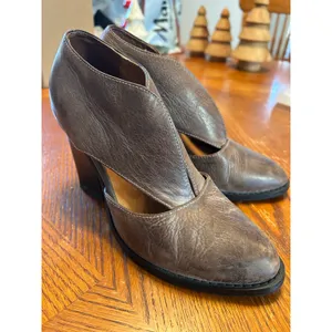 Free People x Jeffrey Campbell deep‎ v ankle leather heeled booties Sz 6 gray thumbnail 2