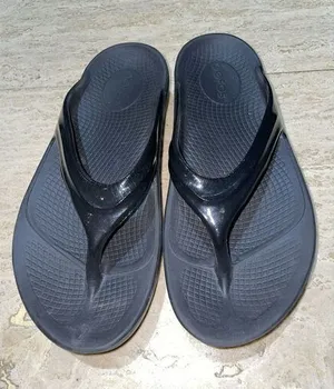 OOFOS Women's Black Flip flops Sandals 6‎ Glossy Strap thumbnail 1