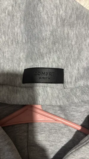 comfrt hoodie thumbnail 3