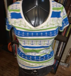 Banana Republic blue and green nautical anchor M v-neck T-shirt thumbnail 1