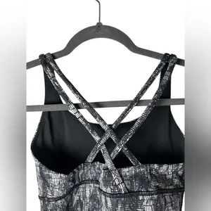 Lululemon Energy Longline Bra Medium Support B–D‎ Cups White Black Size 6 thumbnail 6