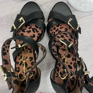 Jessica Simpson Eugenia Black Leather 3” Heels Shoes Gold Buckle Detail Size 7.5 thumbnail 5