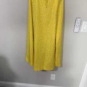 House of CB TALLULAH YELLOW FLORAL PUFF SLEEVE MIDI DRESS Size L thumbnail 6