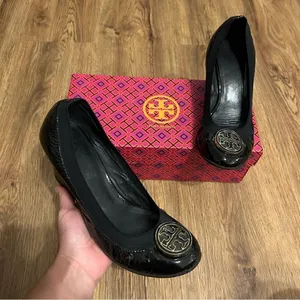 TORY BURCH black gold wedge heels pumps shoes women’s 7 thumbnail 2