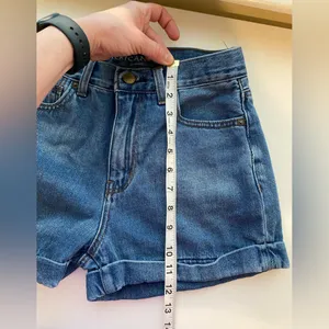 American Eagle Women’s Mom Jean Shorts size 0 thumbnail 3