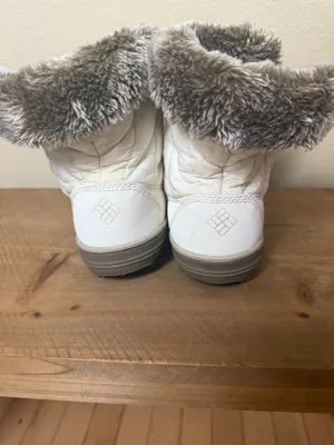 Columbia Women's Heavenly Shorty Omni-Heat Winter Boots in a white/sea salt thumbnail 9