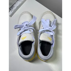 Adidas‎ Courtic Women 7.5 Sneakers White Grey Yellow Low Top HP9460 Shoes thumbnail 3