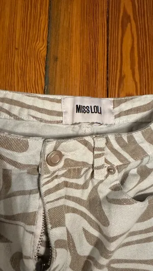 Miss Lola Beige Wavy Print Jeans Size M thumbnail 2