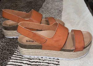 Dirty Laundry Lightweight Tan Platform Sandals thumbnail 3