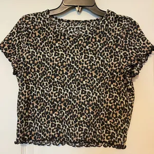 crop top thumbnail 1