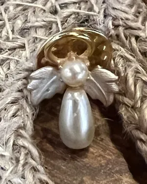 Vintage Goldtone Faux Pearl Angel Lapel Hat Pin Jewelry Collectible thumbnail 1