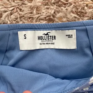 Hollister daisy print mini skirt sz S thumbnail 2