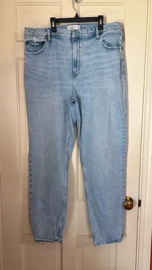 Abercrombie & Fitch Curve Love The '90s Straight Ultra High Rise Jeans Size 18 L thumbnail 1