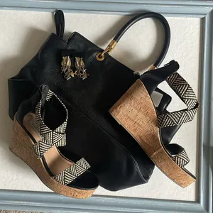 Marc by Marc Jacobs 100% LEATHER BAG Black with Gold Hardware thumbnail 10