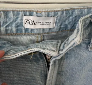 ZARA Highwasted Blue Jeans thumbnail 2