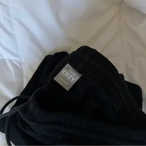 Aritzia cozy fleece black sweatpants thumbnail 3