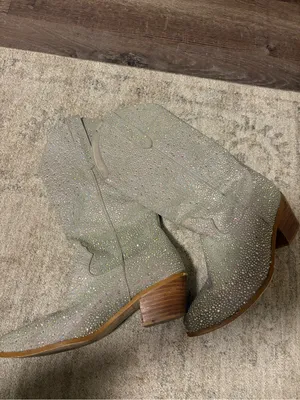 Bedazzled cowboy boots Size 8 thumbnail 2