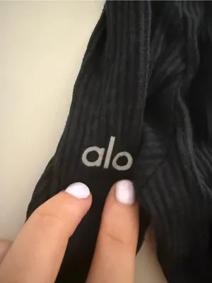 ALO Yoga Black Ribbed Long-Sleeve Crop Top thumbnail 3