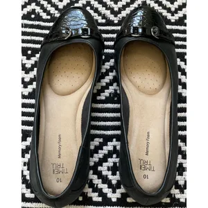 Time & Tru Black Buckle Croc Flats thumbnail 4