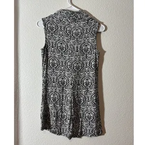 Rose & Olive Size S Black White Damask Medallion Sleeveless V-Neck Tunic Top thumbnail 2