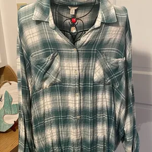 🎪🎪🎪BOGOHO 🎪🎪🎪Cato Plaid Button Up Top thumbnail 2