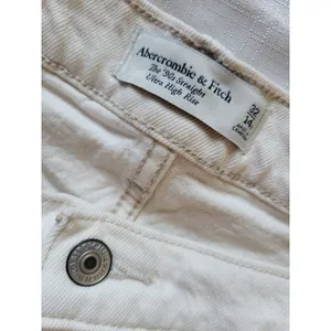 Abercrombie & Fitch The 90’s Straight Ultra High Rise Women's Jeans Sz 32 Cream thumbnail 6