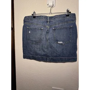 Old Navy Distressed Denim Mini Skirt Medium Wash Blue Cotton Size 12 thumbnail 3