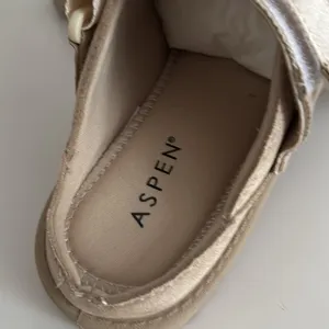 Aspen Women's Ribbon Strap Clogs EUC Size 9 thumbnail 3